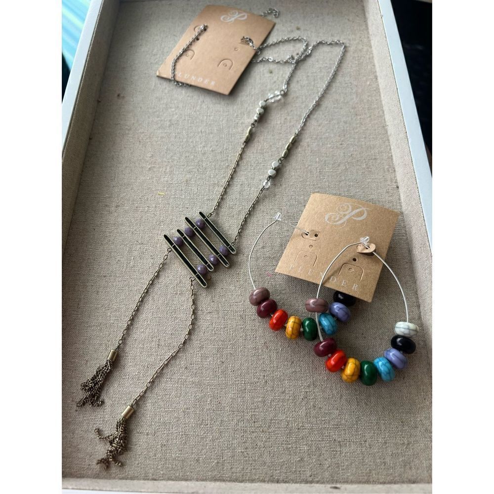 Plunder set Long necklace with purple beads and interchangeable beaded earrings